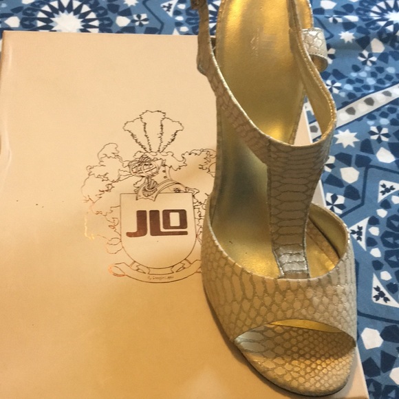 Heels - Picture 2 of 4